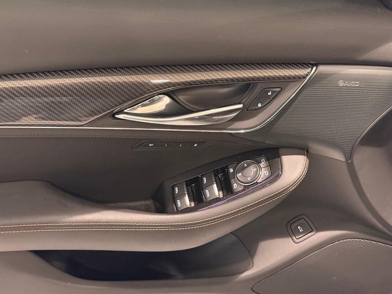 Cadillac CT5-V Vehicle Full-screen Gallery Image 7