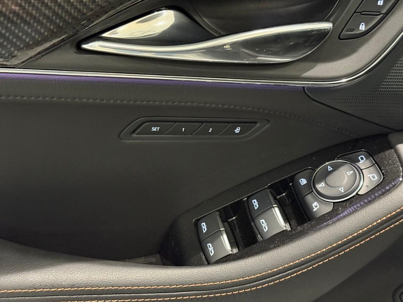 Cadillac CT5-V Vehicle Full-screen Gallery Image 8