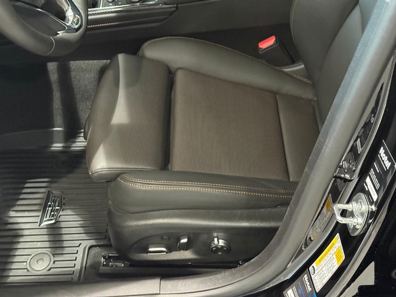 Cadillac CT5-V Vehicle Full-screen Gallery Image 9