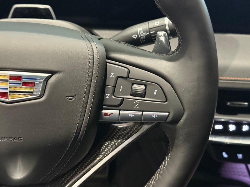 Cadillac CT5-V Vehicle Full-screen Gallery Image 12