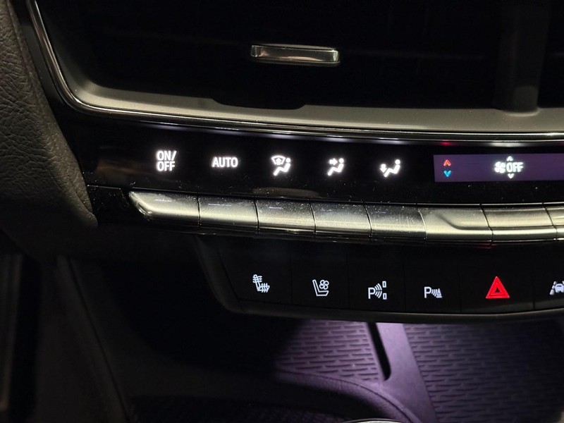 Cadillac CT5-V Vehicle Full-screen Gallery Image 14