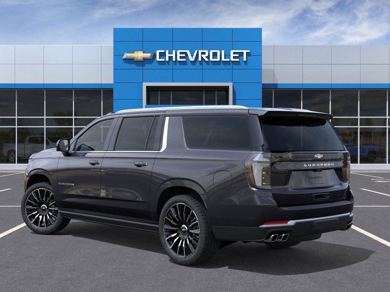 Chevrolet Suburban Vehicle Full-screen Gallery Image 3