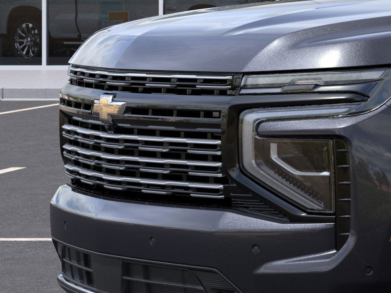 Chevrolet Suburban Vehicle Full-screen Gallery Image 13