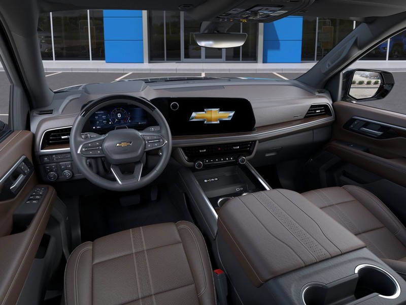 Chevrolet Suburban Vehicle Full-screen Gallery Image 15