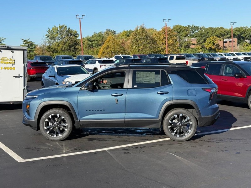 Chevrolet Equinox Vehicle Full-screen Gallery Image 2