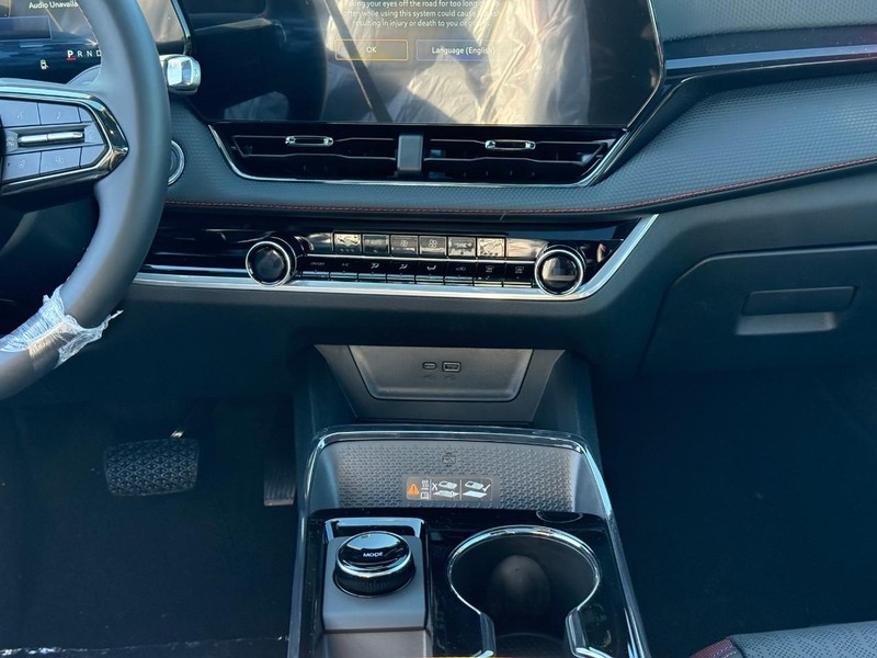 Chevrolet Equinox Vehicle Full-screen Gallery Image 10