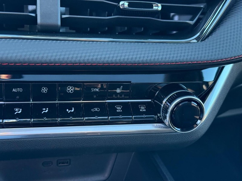 Chevrolet Equinox Vehicle Full-screen Gallery Image 14