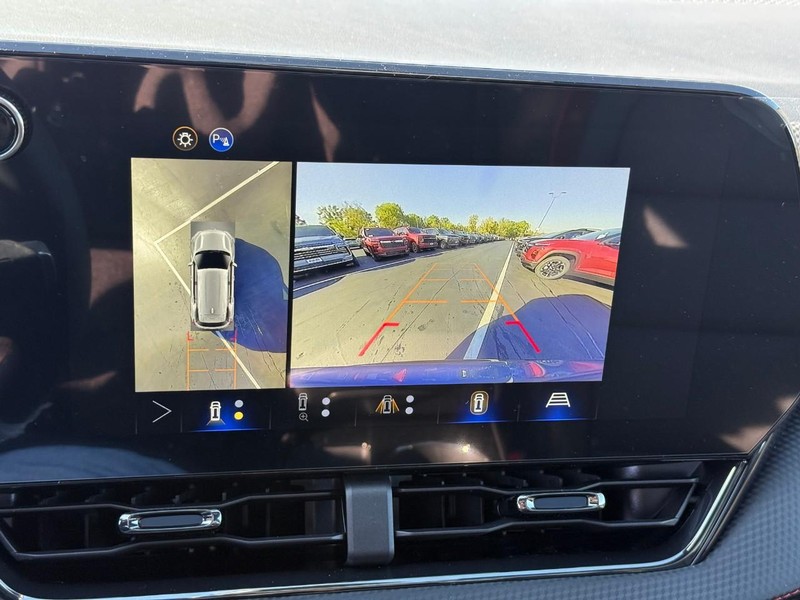 Chevrolet Equinox Vehicle Full-screen Gallery Image 15