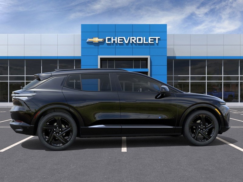 Chevrolet Equinox EV Vehicle Full-screen Gallery Image 5