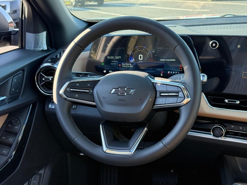 Chevrolet Equinox Vehicle Full-screen Gallery Image 8