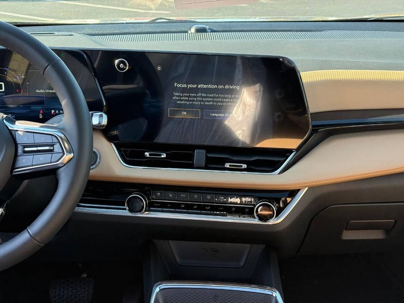 Chevrolet Equinox Vehicle Full-screen Gallery Image 9