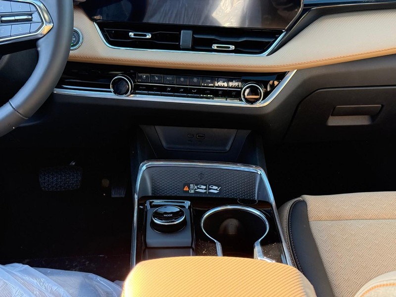 Chevrolet Equinox Vehicle Full-screen Gallery Image 10