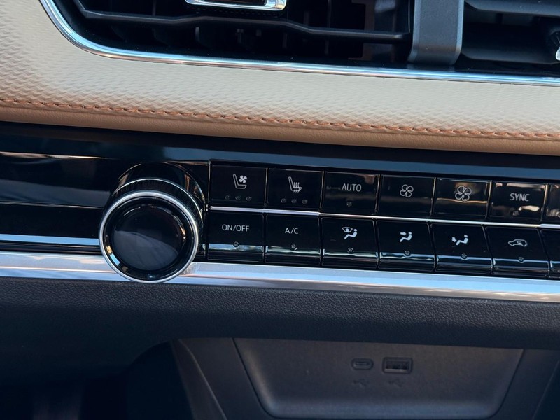 Chevrolet Equinox Vehicle Full-screen Gallery Image 15