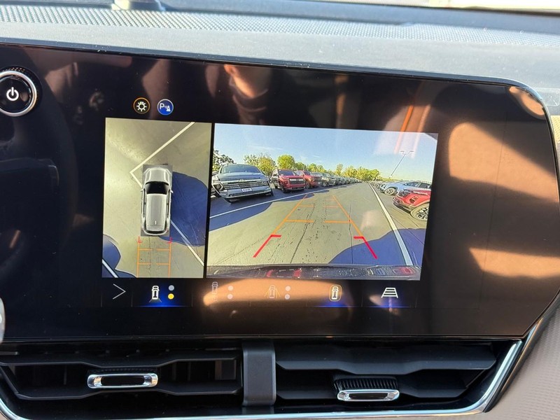 Chevrolet Equinox Vehicle Full-screen Gallery Image 16