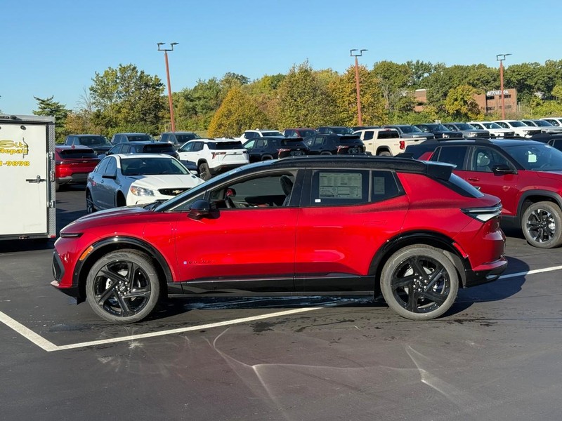 Chevrolet Equinox EV Vehicle Full-screen Gallery Image 2