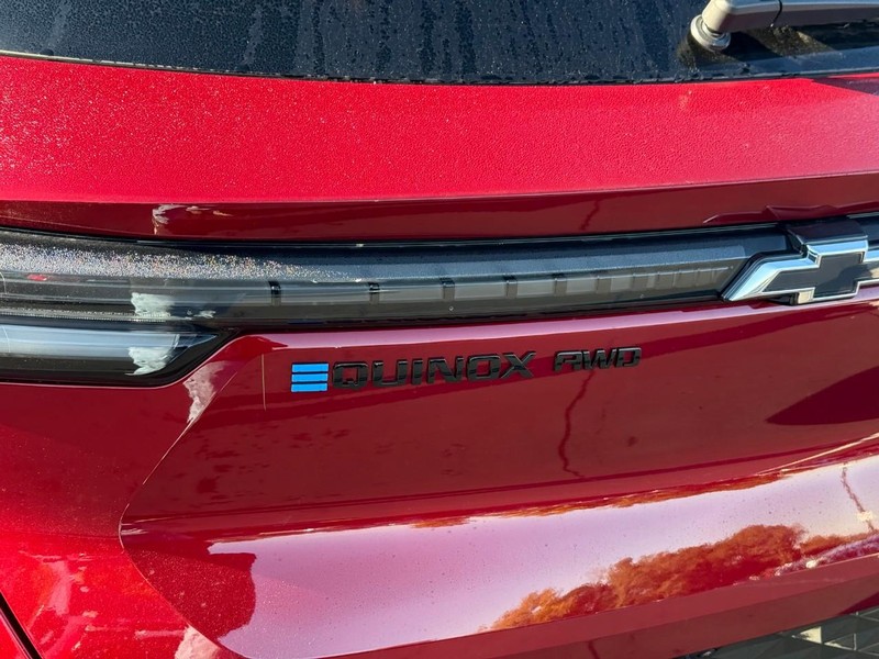 Chevrolet Equinox EV Vehicle Full-screen Gallery Image 5