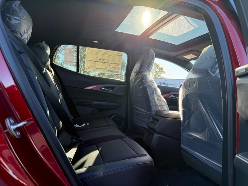 Chevrolet Equinox EV Vehicle Full-screen Gallery Image 6