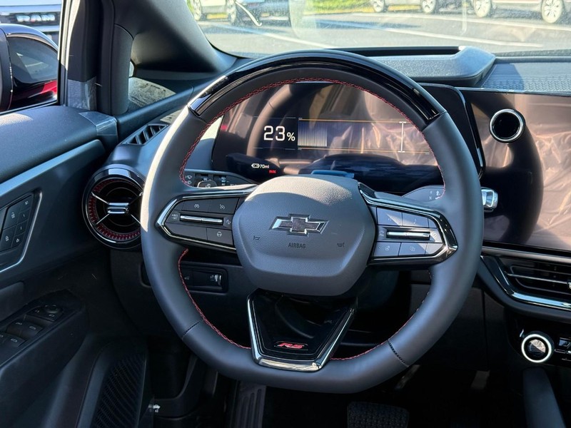 Chevrolet Equinox EV Vehicle Full-screen Gallery Image 8