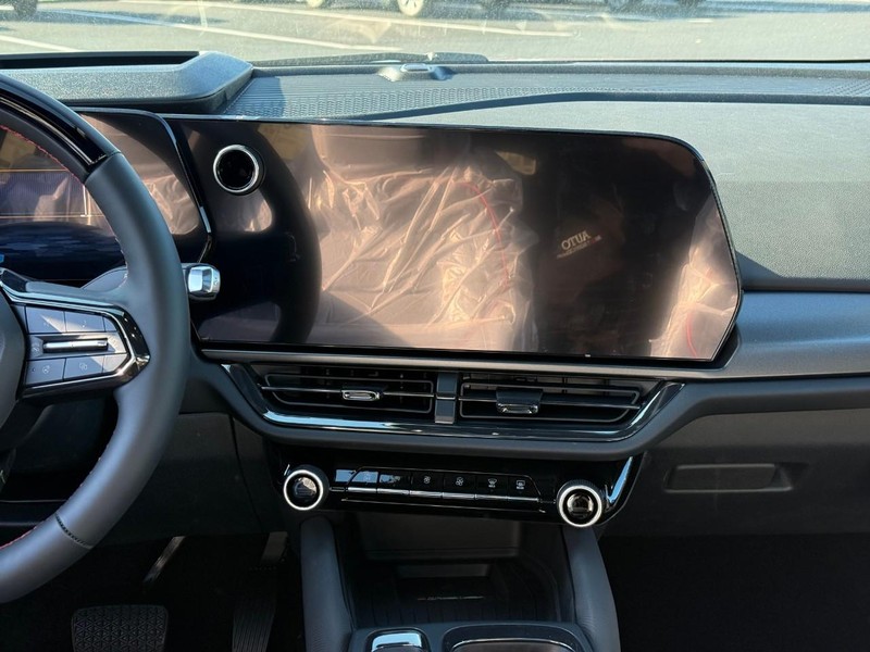 Chevrolet Equinox EV Vehicle Full-screen Gallery Image 9