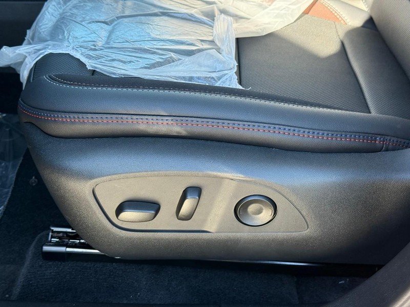 Chevrolet Equinox EV Vehicle Full-screen Gallery Image 13