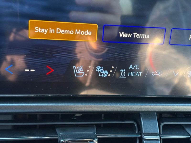 Chevrolet Equinox EV Vehicle Full-screen Gallery Image 16