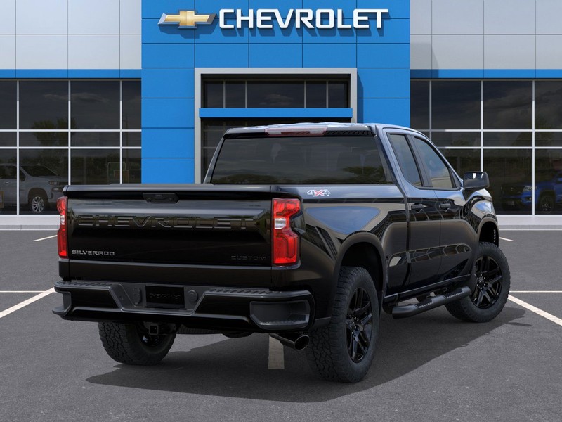 Chevrolet Silverado 1500 Vehicle Full-screen Gallery Image 4