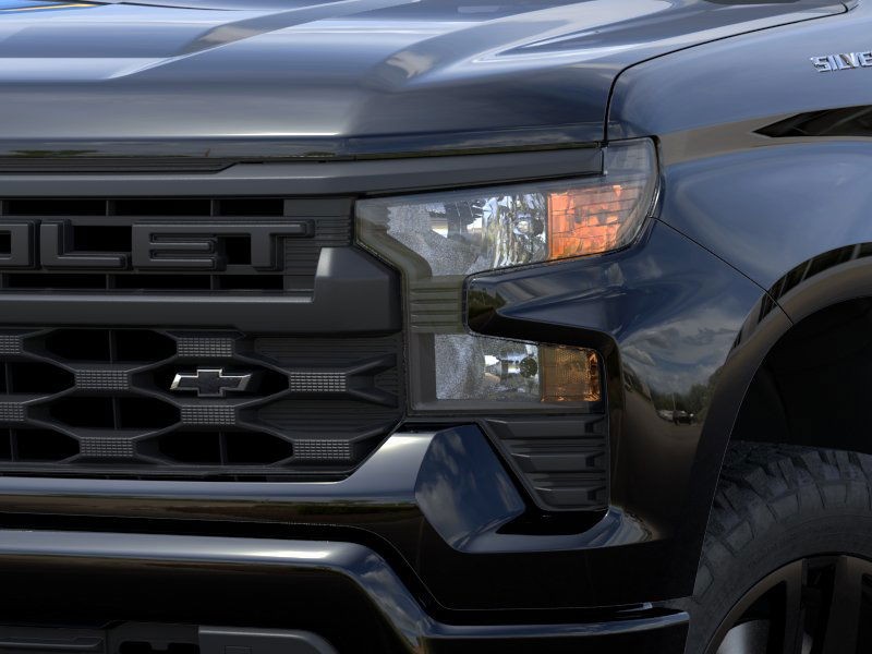 Chevrolet Silverado 1500 Vehicle Full-screen Gallery Image 10