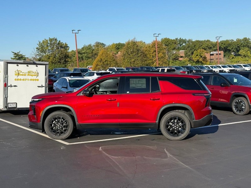 Chevrolet Traverse Vehicle Full-screen Gallery Image 2