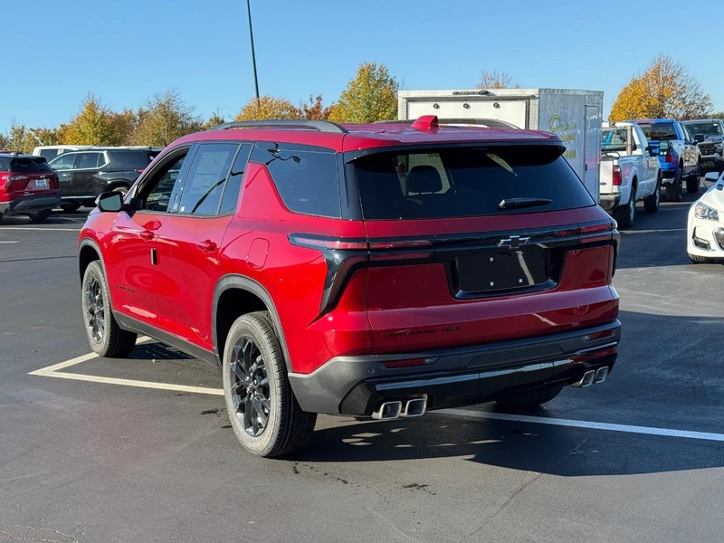 Chevrolet Traverse Vehicle Full-screen Gallery Image 3