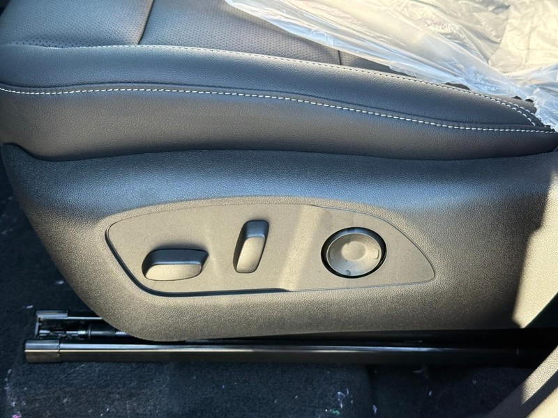 Chevrolet Traverse Vehicle Full-screen Gallery Image 12