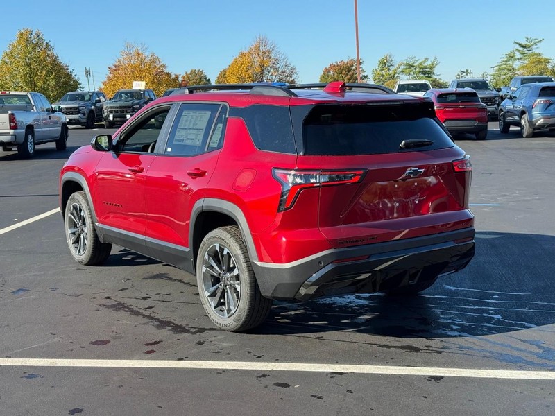 Chevrolet Equinox Vehicle Full-screen Gallery Image 3
