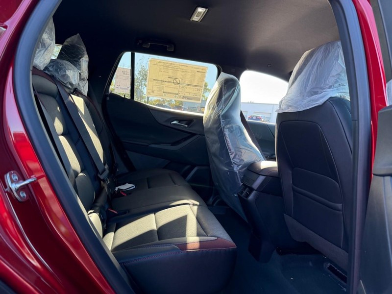 Chevrolet Equinox Vehicle Full-screen Gallery Image 6