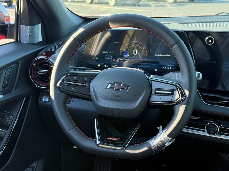 Chevrolet Equinox Vehicle Full-screen Gallery Image 8