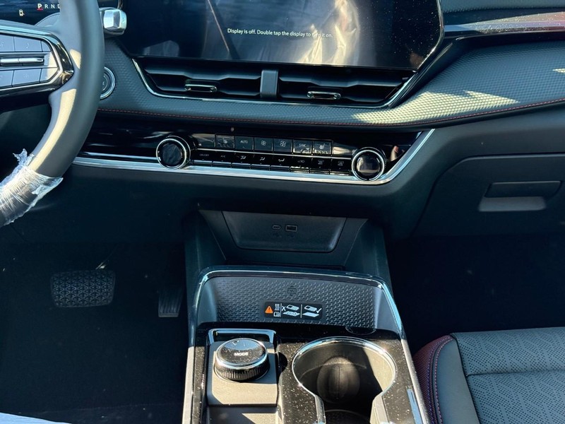 Chevrolet Equinox Vehicle Full-screen Gallery Image 10