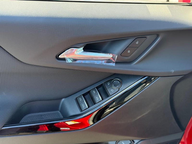 Chevrolet Equinox Vehicle Full-screen Gallery Image 11