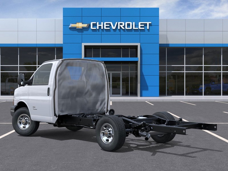 Chevrolet Express Commercial Cutaway Vehicle Full-screen Gallery Image 3