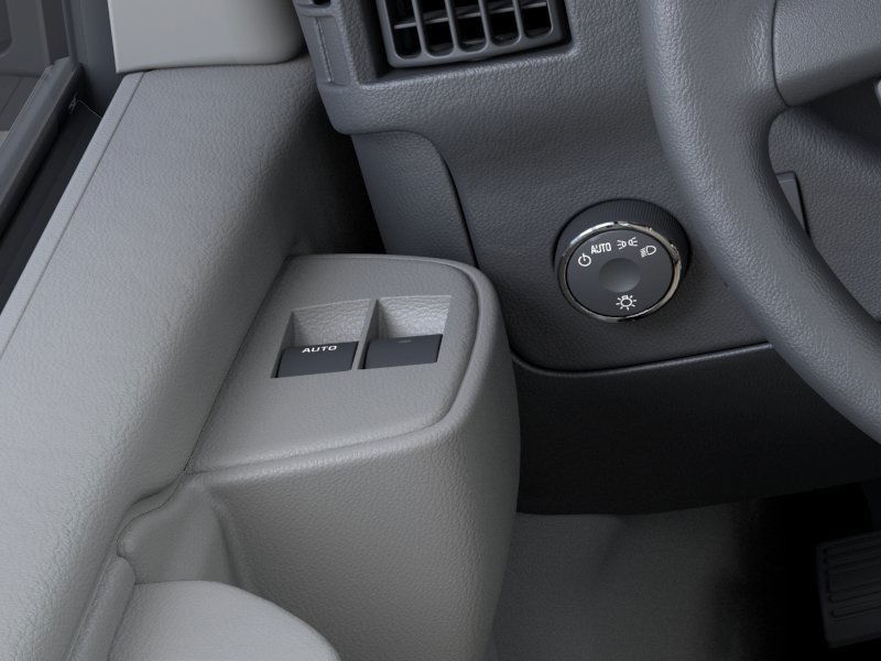 Chevrolet Express Commercial Cutaway Vehicle Full-screen Gallery Image 22