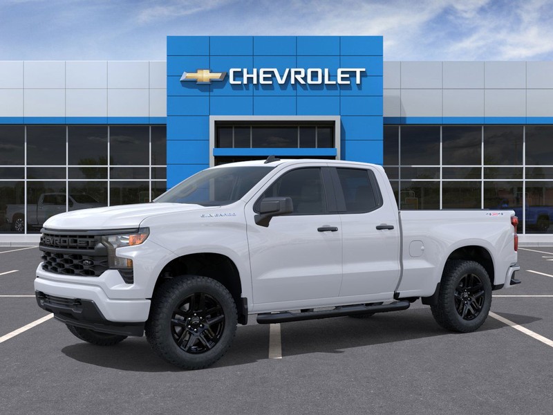 Chevrolet Silverado 1500 Vehicle Full-screen Gallery Image 2