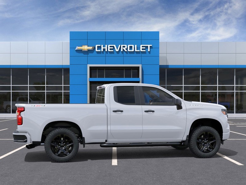 Chevrolet Silverado 1500 Vehicle Full-screen Gallery Image 5
