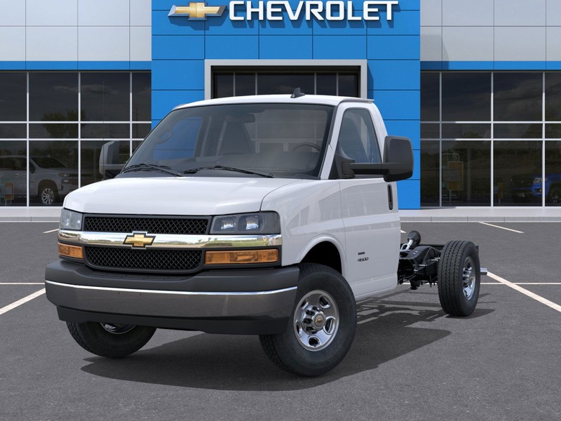Chevrolet Express Commercial Cutaway Vehicle Full-screen Gallery Image 6
