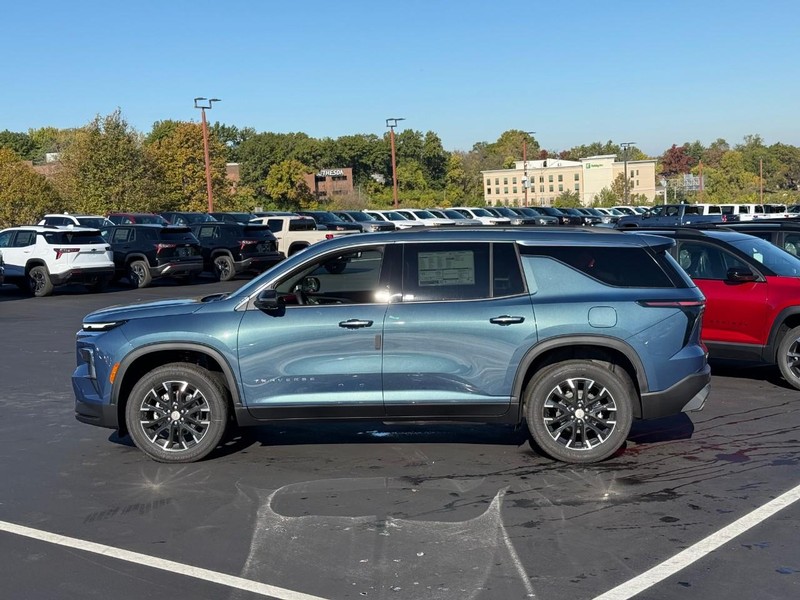 Chevrolet Traverse Vehicle Full-screen Gallery Image 2