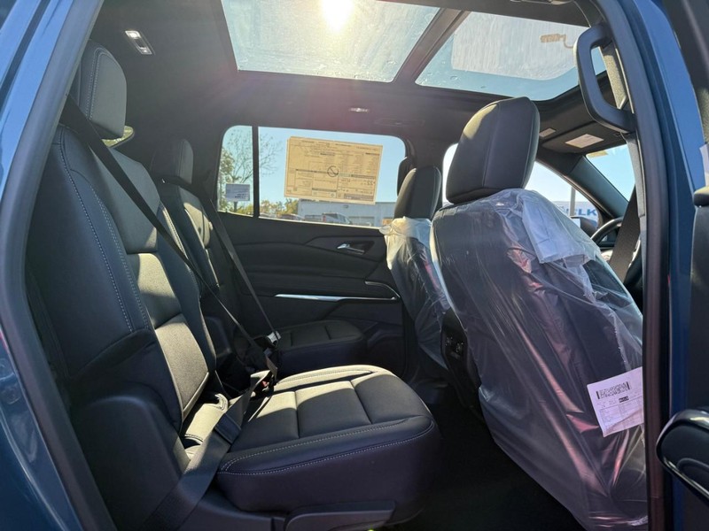 Chevrolet Traverse Vehicle Full-screen Gallery Image 5