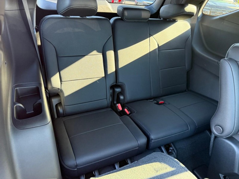 Chevrolet Traverse Vehicle Full-screen Gallery Image 6