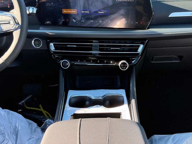 Chevrolet Traverse Vehicle Full-screen Gallery Image 10