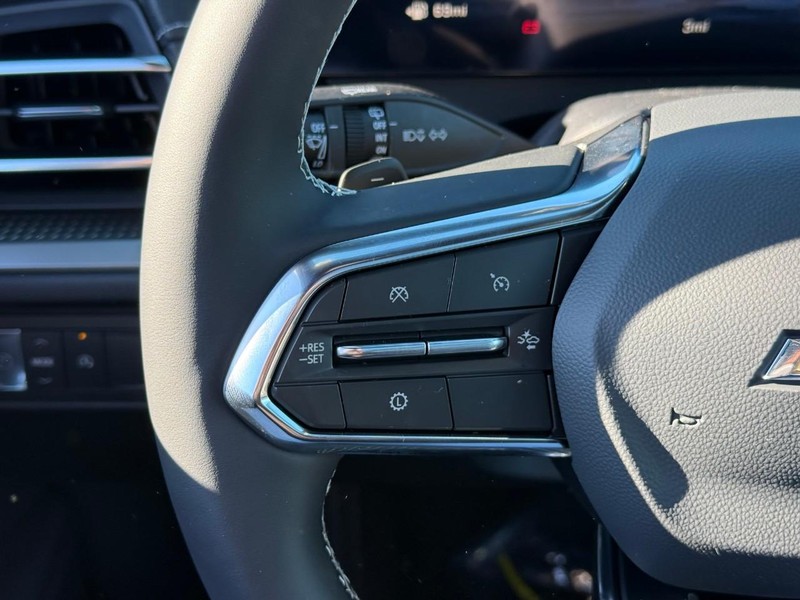 Chevrolet Traverse Vehicle Full-screen Gallery Image 12