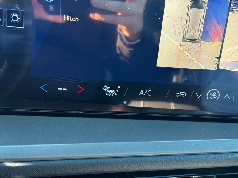 Chevrolet Traverse Vehicle Full-screen Gallery Image 14