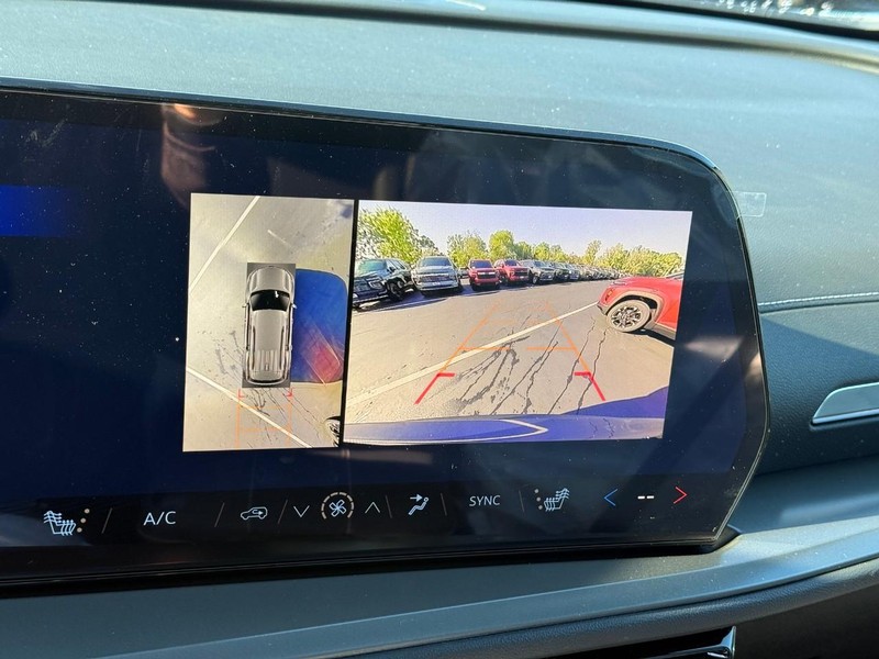 Chevrolet Traverse Vehicle Full-screen Gallery Image 15