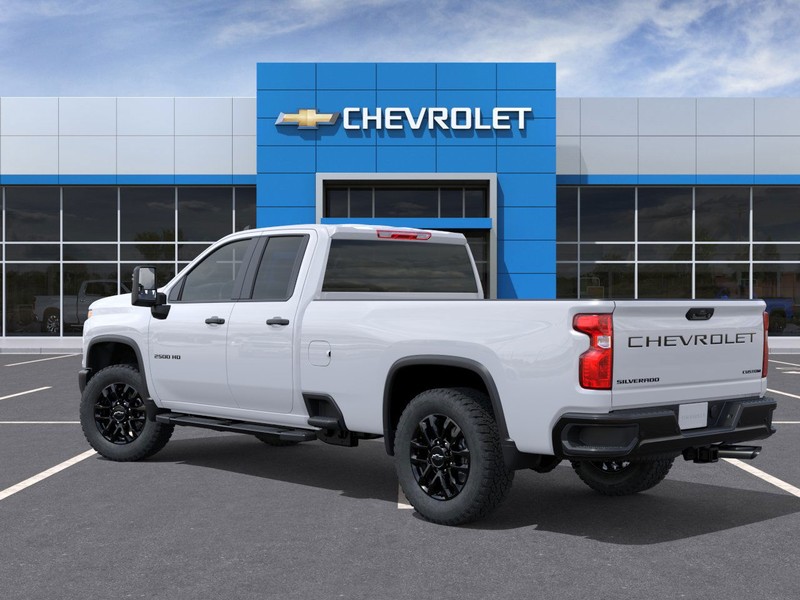 Chevrolet Silverado 2500HD Vehicle Full-screen Gallery Image 3