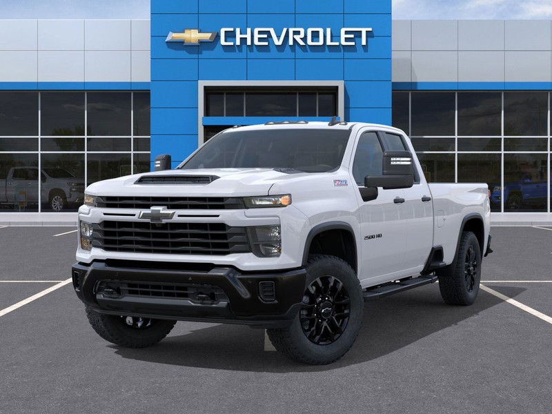 Chevrolet Silverado 2500HD Vehicle Full-screen Gallery Image 6