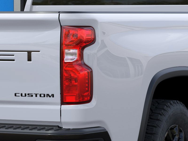 Chevrolet Silverado 2500HD Vehicle Full-screen Gallery Image 11